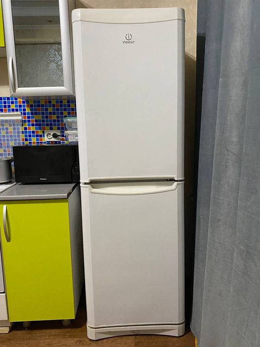 Холодильник Indesit