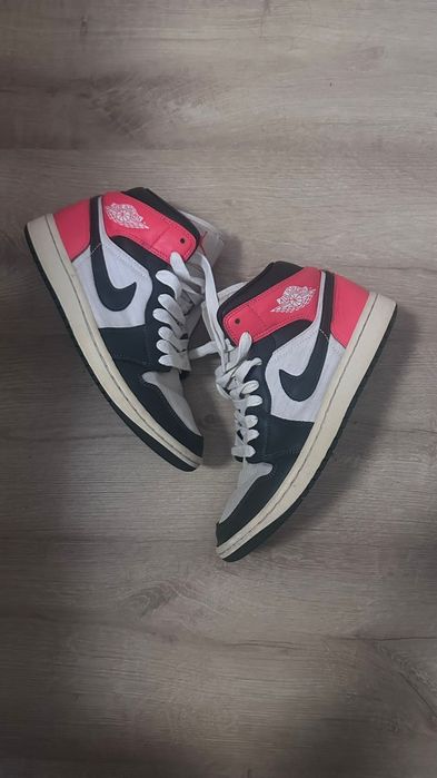 Jordan 1 Mid, marimea 39