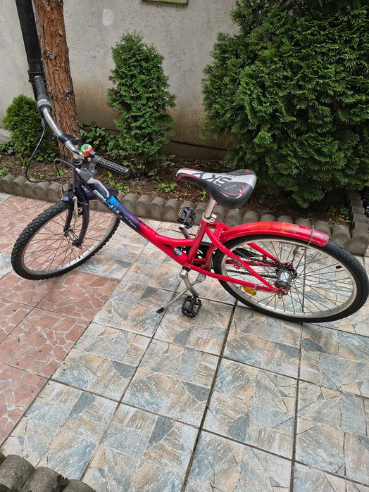 Vând bicicletă pentru copii între 10-13 ani