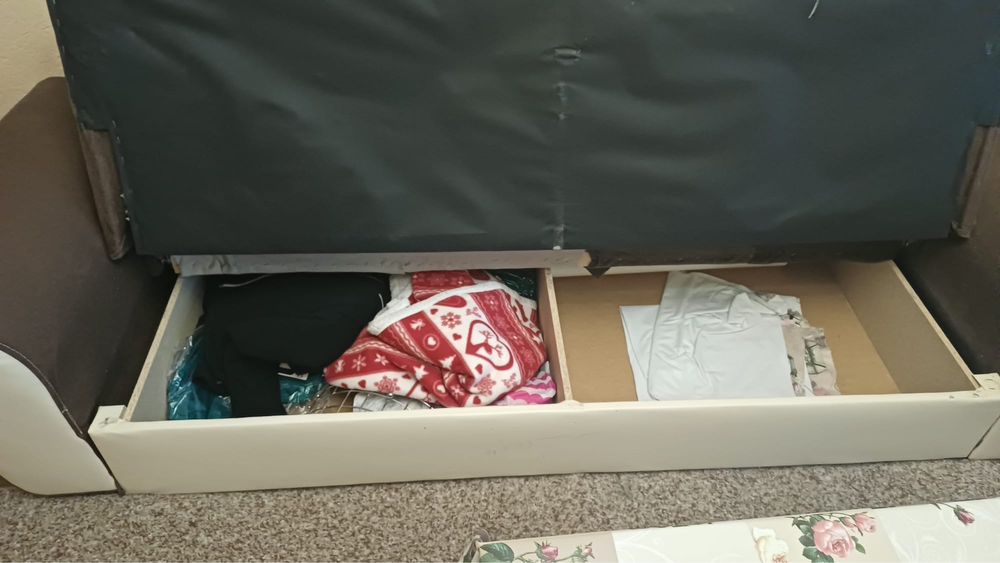 Разтегателен диван