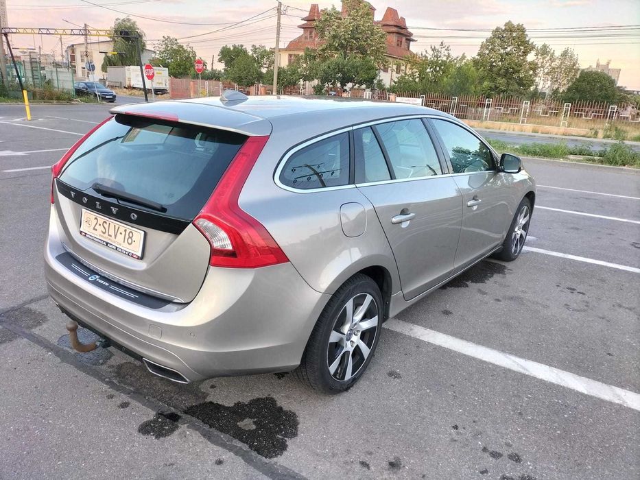 Volvo v60-2.4 AWD plug jn hybrid 283 CP