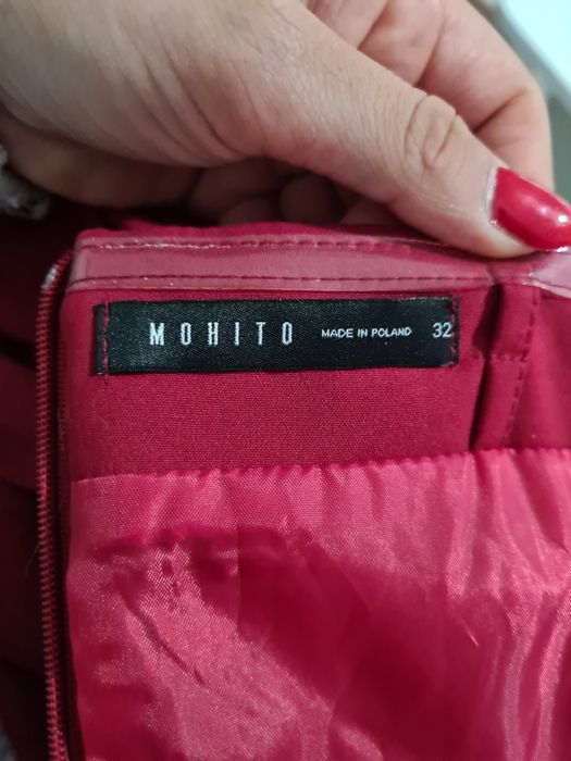 Червена елегантна рокля – чисто нова, не е носена