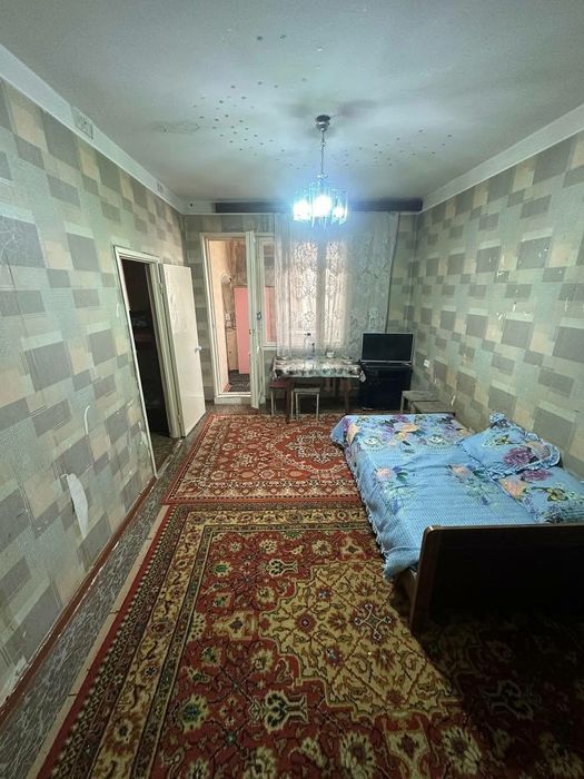 Продажа 1 комнатная Спутник 15 42м² балкон 1.5х6