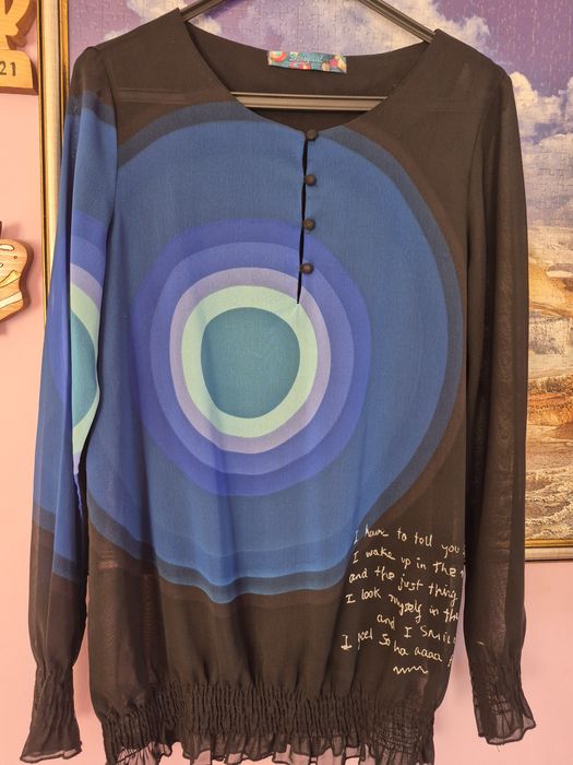 Дамска риза уникална, красива черно и синьо.