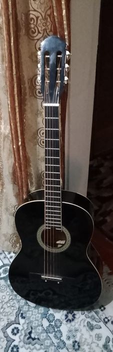 Продам гитару в отличном состоянии