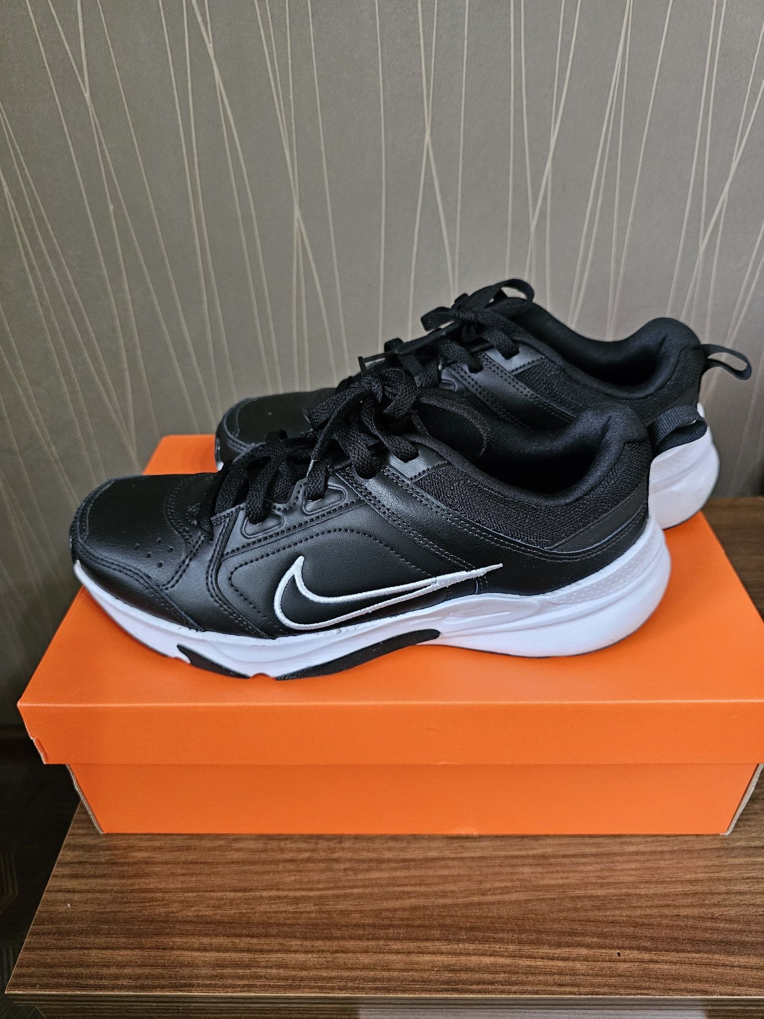 Маратонки Nike от естествена кожа