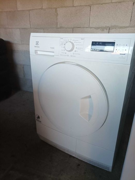 Сушилня в топ състояние обслужена и профилактирана, Гаранция 6 месеца.