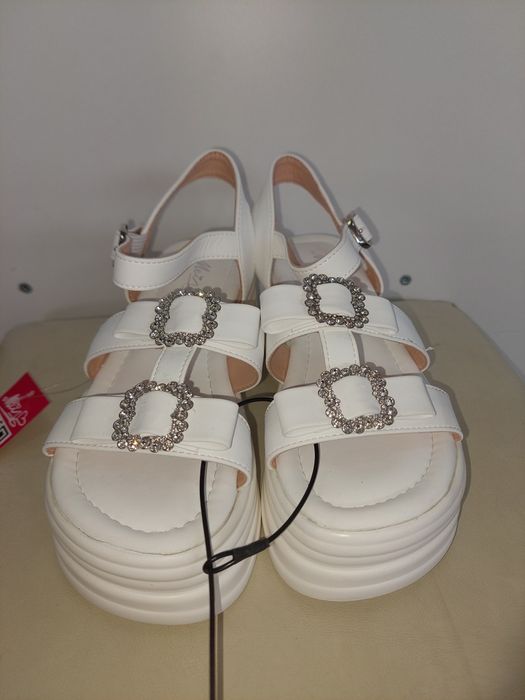 Sandale cu platformă