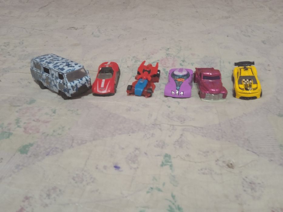 Продам машинки ...