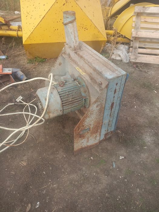 Vând moară cu aspiratie