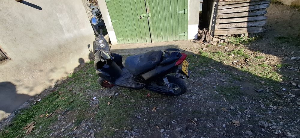 Vand scuter lonjia  cu motor de malaguti  f15 acte in regula