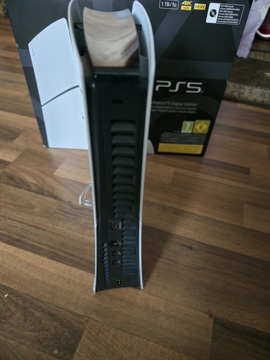 PlayStation 5 slim 1 tera 23 luni garanție