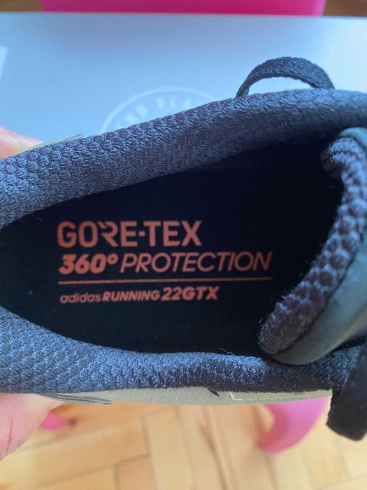 Продавам маратонки Adidas SUPERNOVA GORTEX