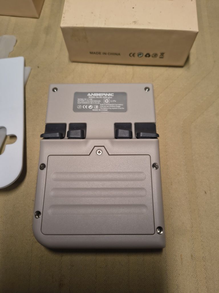 ANBERNIC RG35XX Plus 64GB ретро конзола с 5000 класически игри,