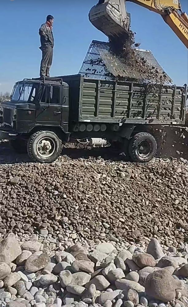 Gaz 66 sotiladi.