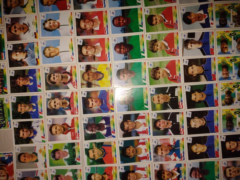 Vând colecție de stickere originale Panini World Cup France 1998