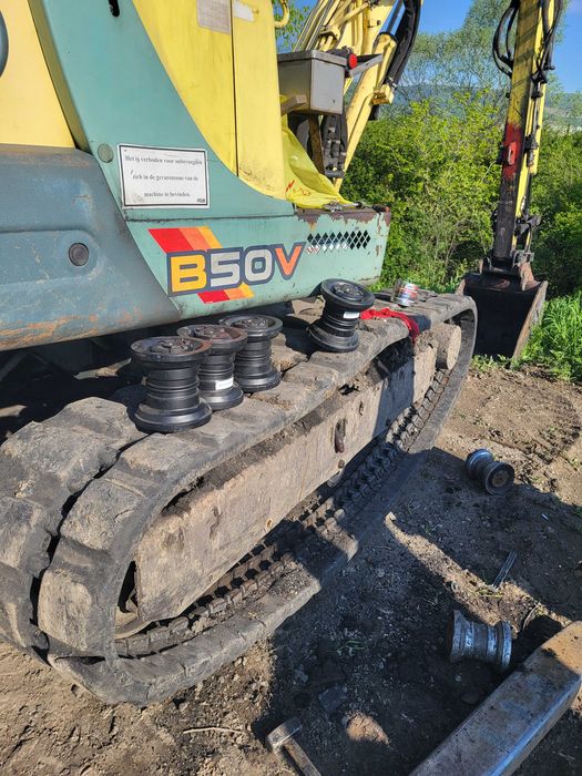 Yanmar B50. 2002