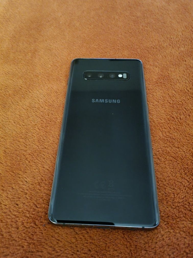 Страхотен Самсунг S10 plus