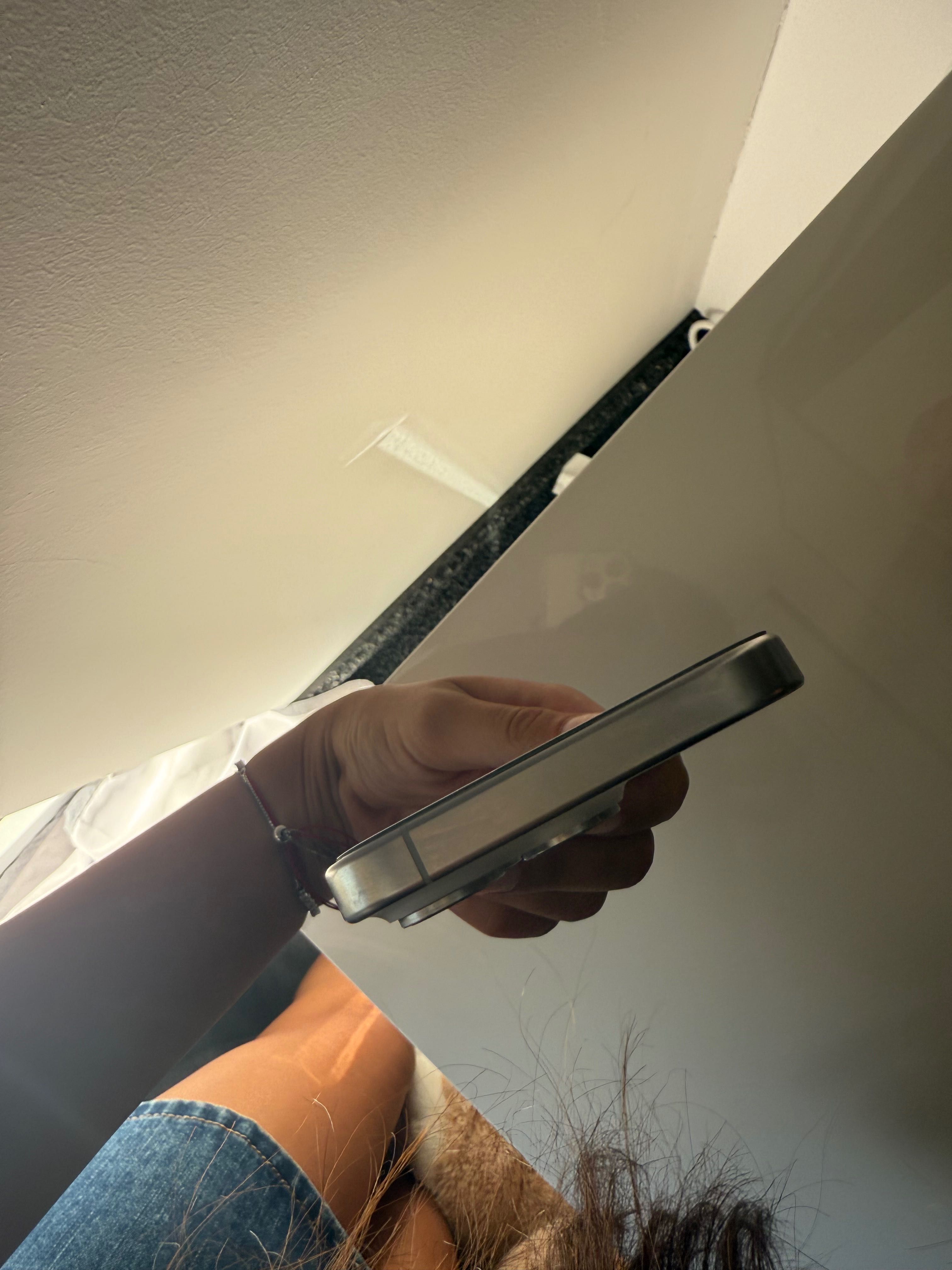 Продавам iPhone 15 Pro