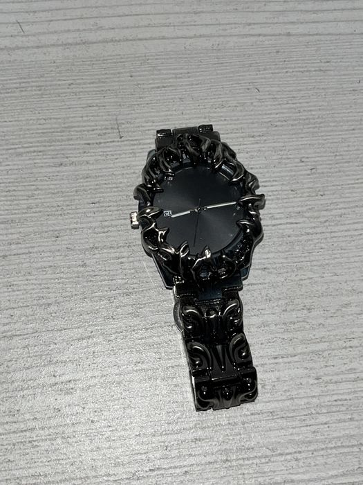 Часы в стиле Y2K