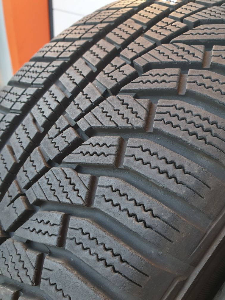 Зимни гуми 4 броя HANKOOK Winter Icept Evo2 205 60 R16 дот 3219