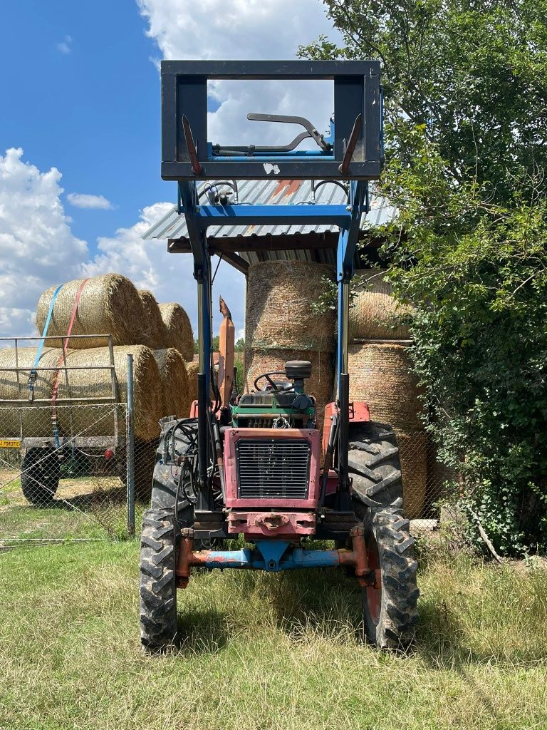 Tractoar U650 cu încărcător frontal