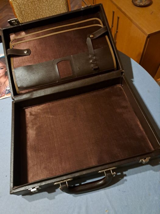 2 дипломатически куфарчета