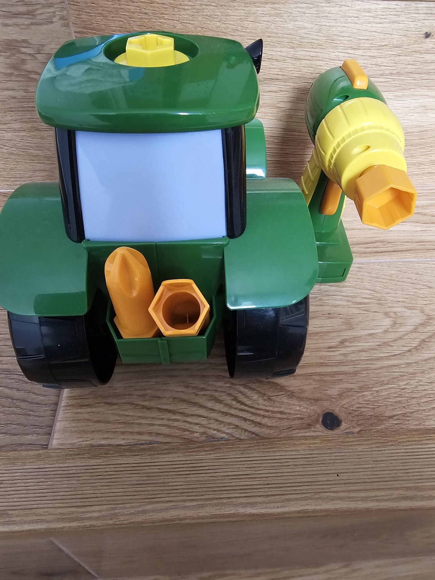 Tractoras John Deere de construit