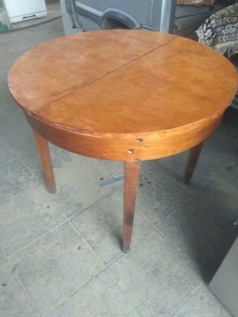 Советский деревянный круглый стол и стулья