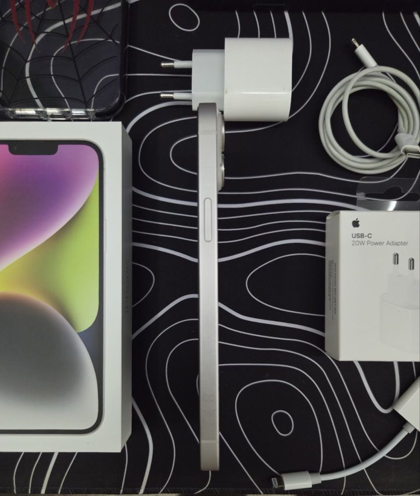 iPhone 14 Plus White 128 GB + 8 кейса + зарядно + Адаптер за SD карта