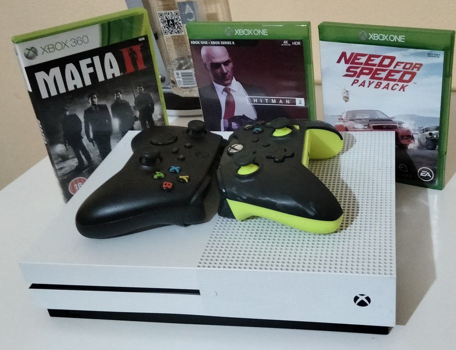 Xbox one s 1 tb 2 console + joc restul în descriere livrare personală
