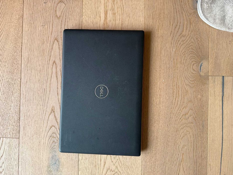 Лаптоп DELL Latitude 3520
