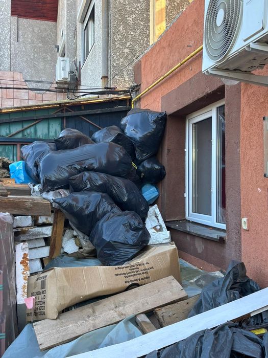 Debarasări din construcții și amenajări.