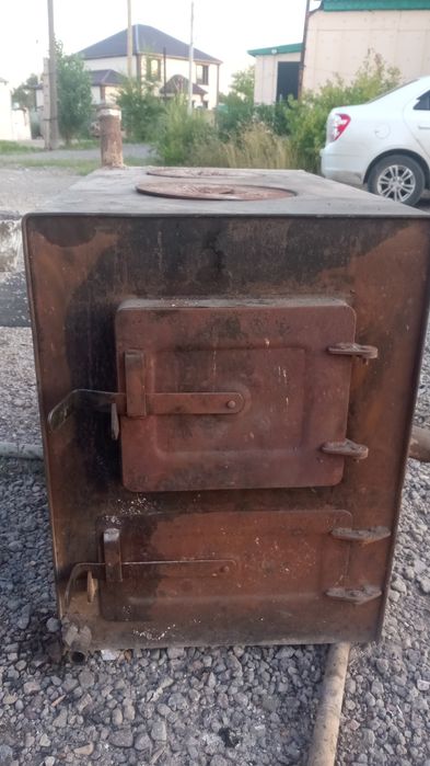 Продам печь,на твердом топливе,для поровойного отопления