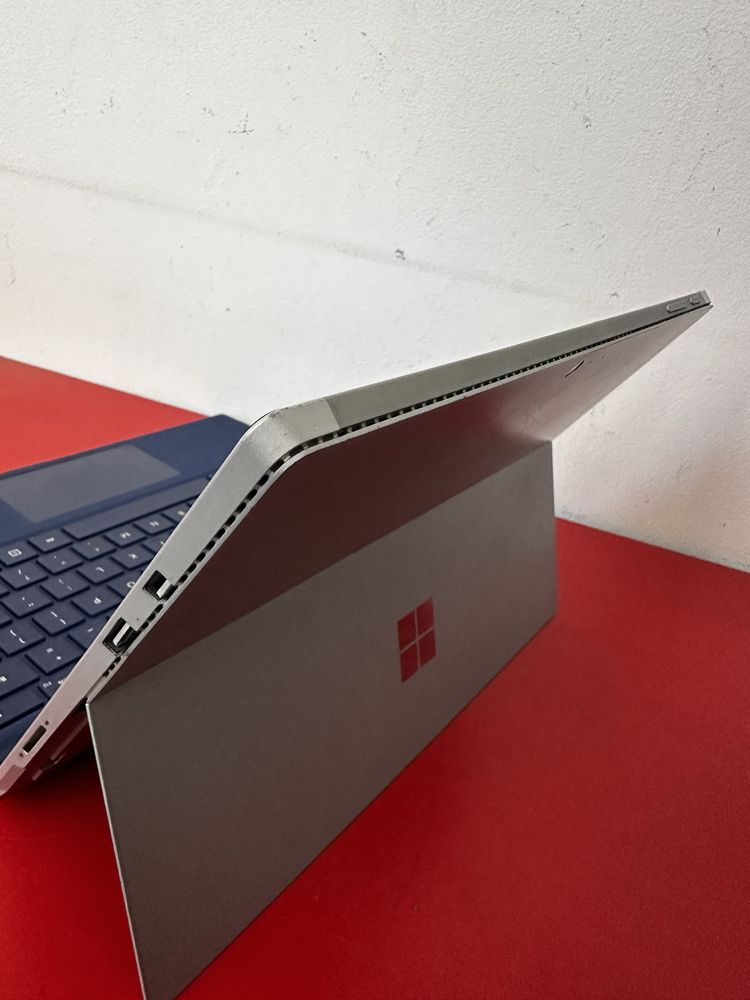 Surface Pro 4 i5 6300 8gb 256ssd cu tastatura