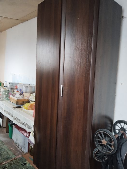 Угловой шкаф в хорошем состоянии