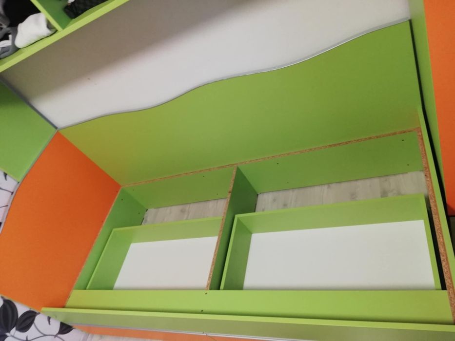 Se vinde mobilă dormitor copii,executată pe comanda pentru băiat și f