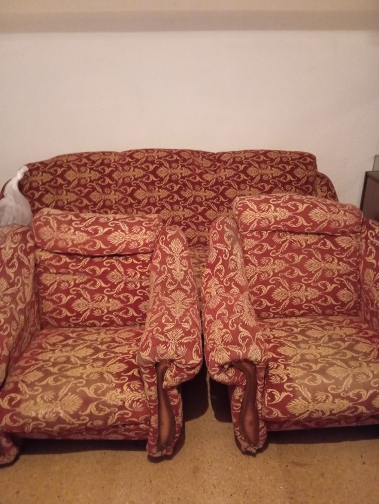Диван с двумя креслами