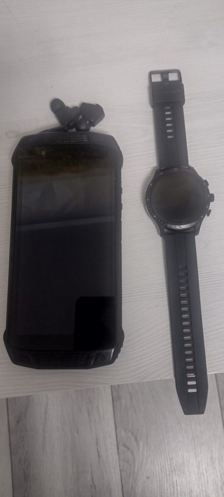 Vand urgent  telefon si smartwatch Ihunt 4G Runner