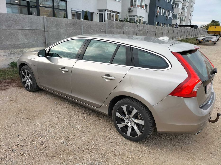 Volvo v60-2.4 AWD plug jn hybrid 283 CP