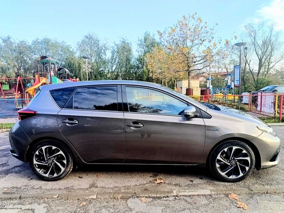Vând Toyota Auris 2017 hibrid 11500 euro