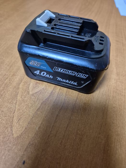 Acumulator makita 12v  4 ah