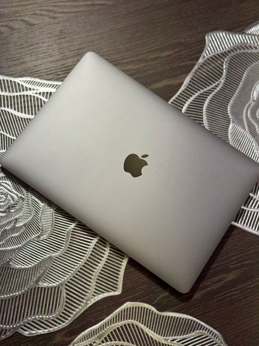 MacBook Pro 13 (2020)