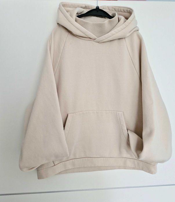 Costum călduros pentru dama : hanorac și pantaloni