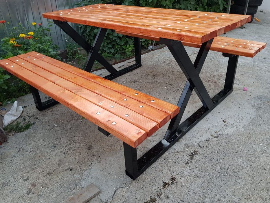 Vând set masa cu banci