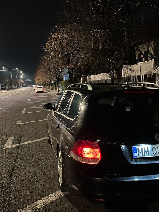 Vând sau schimb golf 5