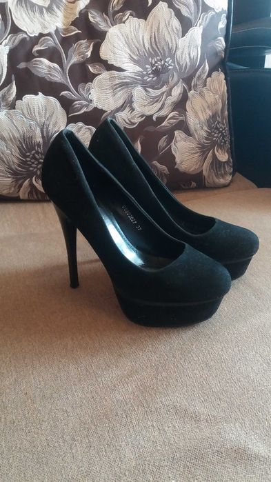 Срочно Продам туфли замшевые