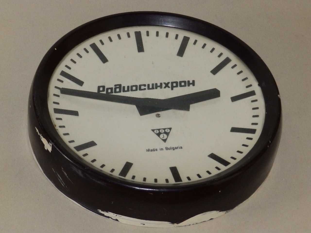Стенен часовник Радиосинхрон