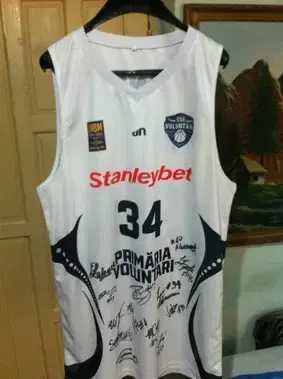 Tricou Baschet VOLUNTARI cu autografe - Banii merg la un baiat bolnav