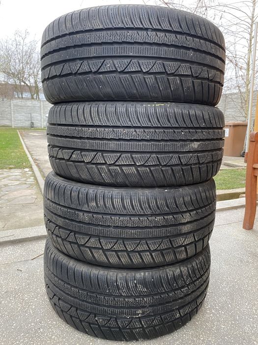 Anvelope iarna 225/40/18